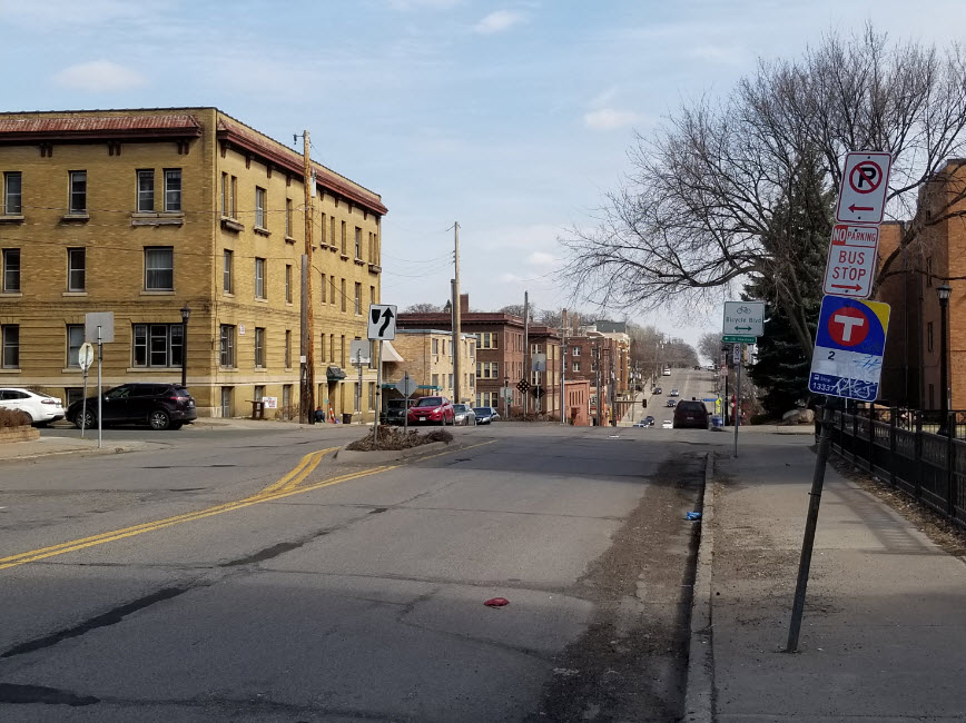 Franklin Ave W Streetscape with bus stop