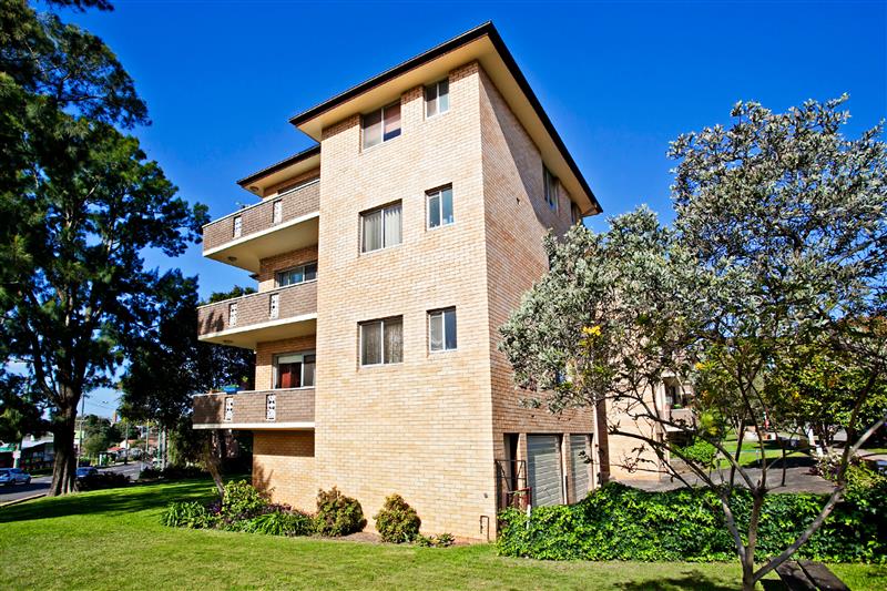 Small apartment building with three levels and a garage Small apartment building with three levels and a garage