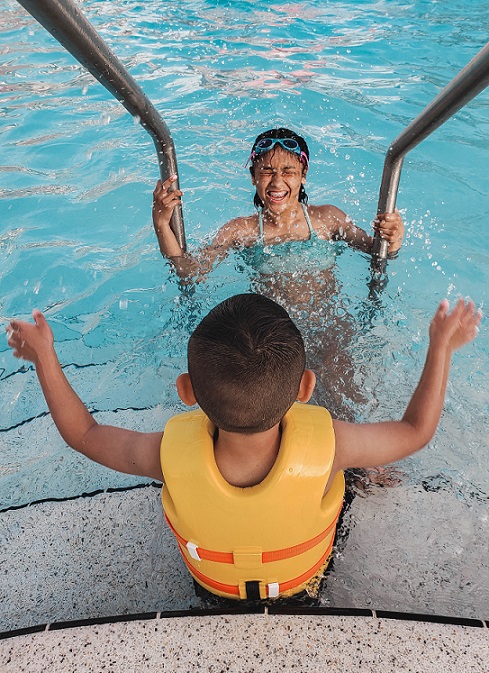Kids splashing in pool